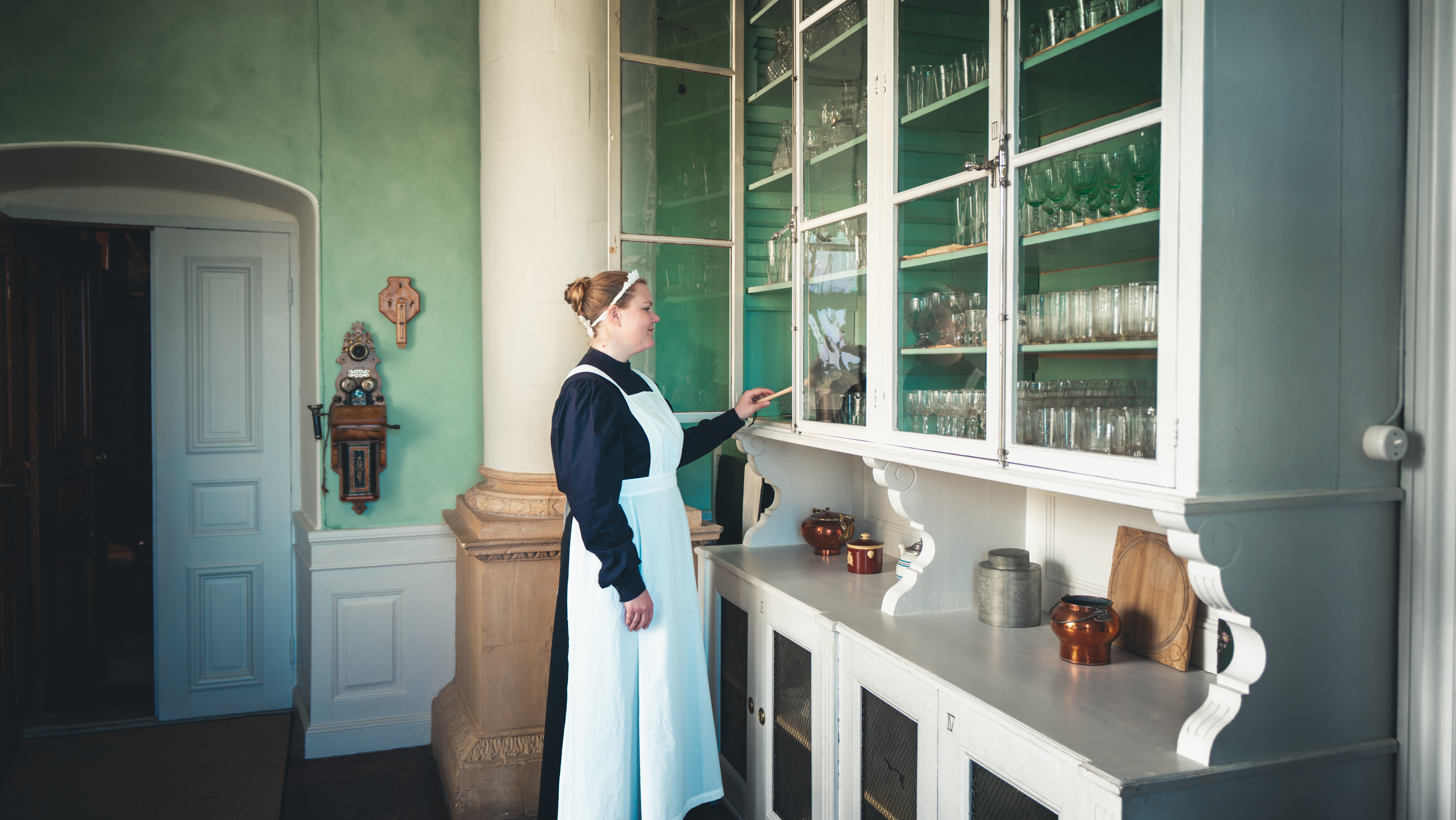 Statist i form av husa i serveringsgången på Löfstad slott.