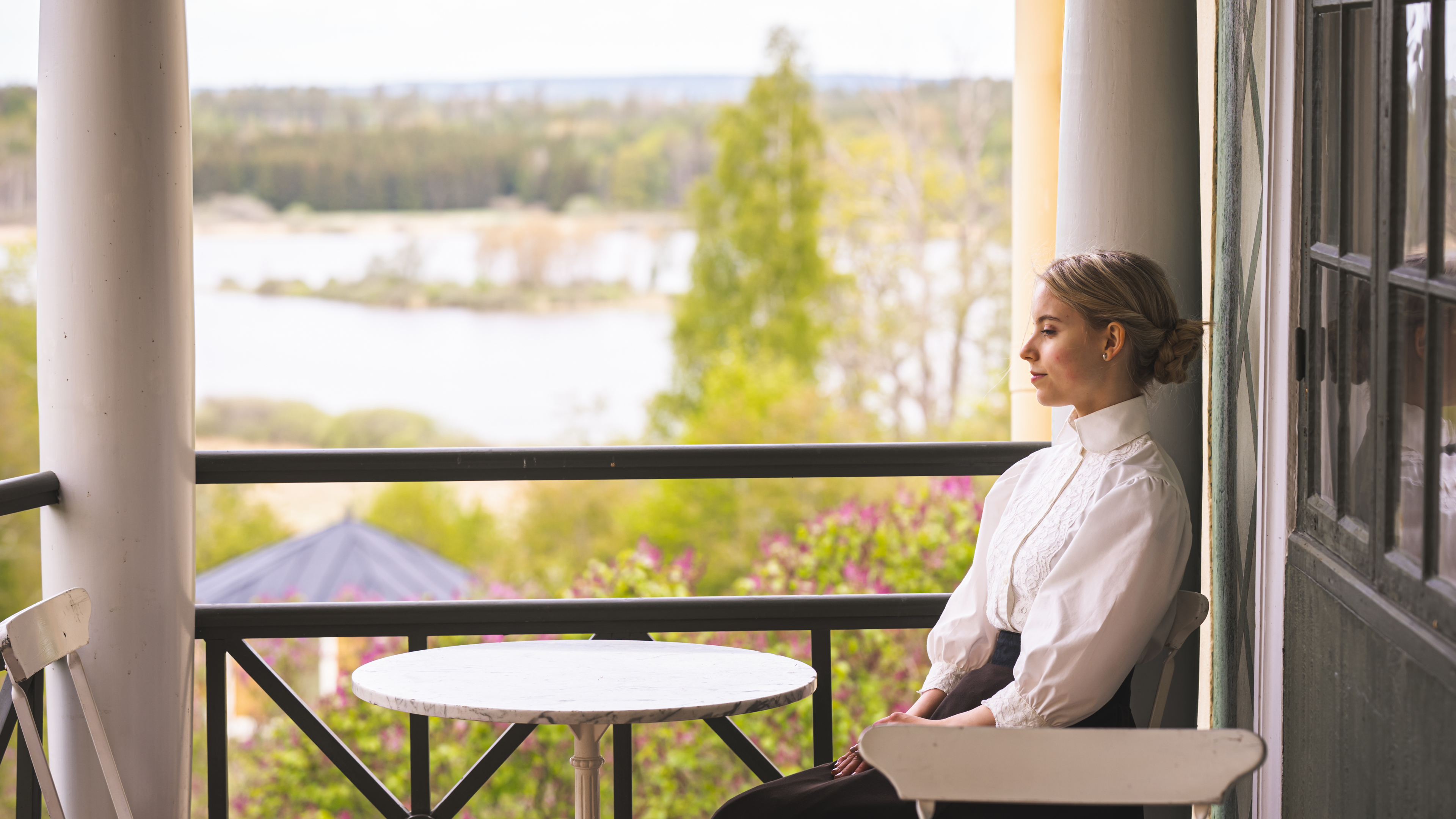 Utsikt mot Löfstadsjön från värdshusets altan.